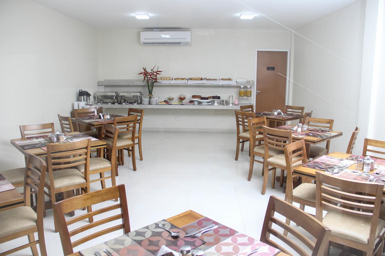 Hotel Executive Делмиро Гоувейя Екстериор снимка